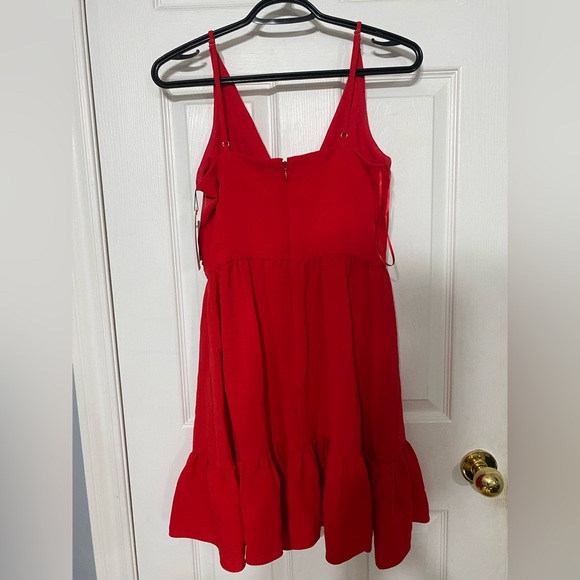 Red dress - Picture 2 of 2
